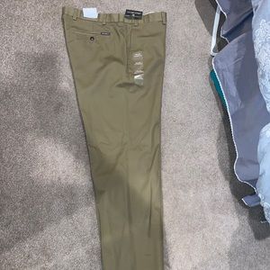 Nwt Eddie Bauer flat front wrinkle free classic fit khaki pants 38x30